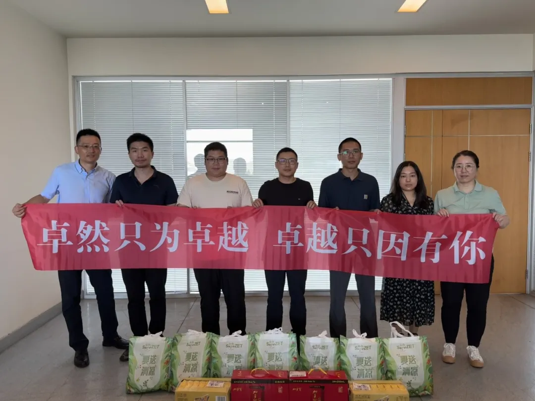 关怀一线 致敬匠心 | w66利来国际股份开展项目现场夏日“送清凉”慰问活动
